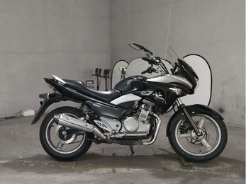 Suzuki GSR250S