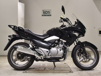 Suzuki GSR250S