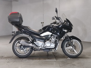 Suzuki GSR250S